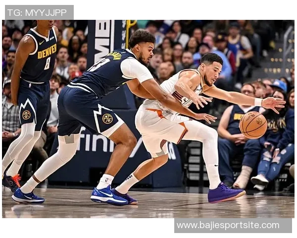 布克谈球队信任建立过程强调夏季训练的重要性与团队凝聚力